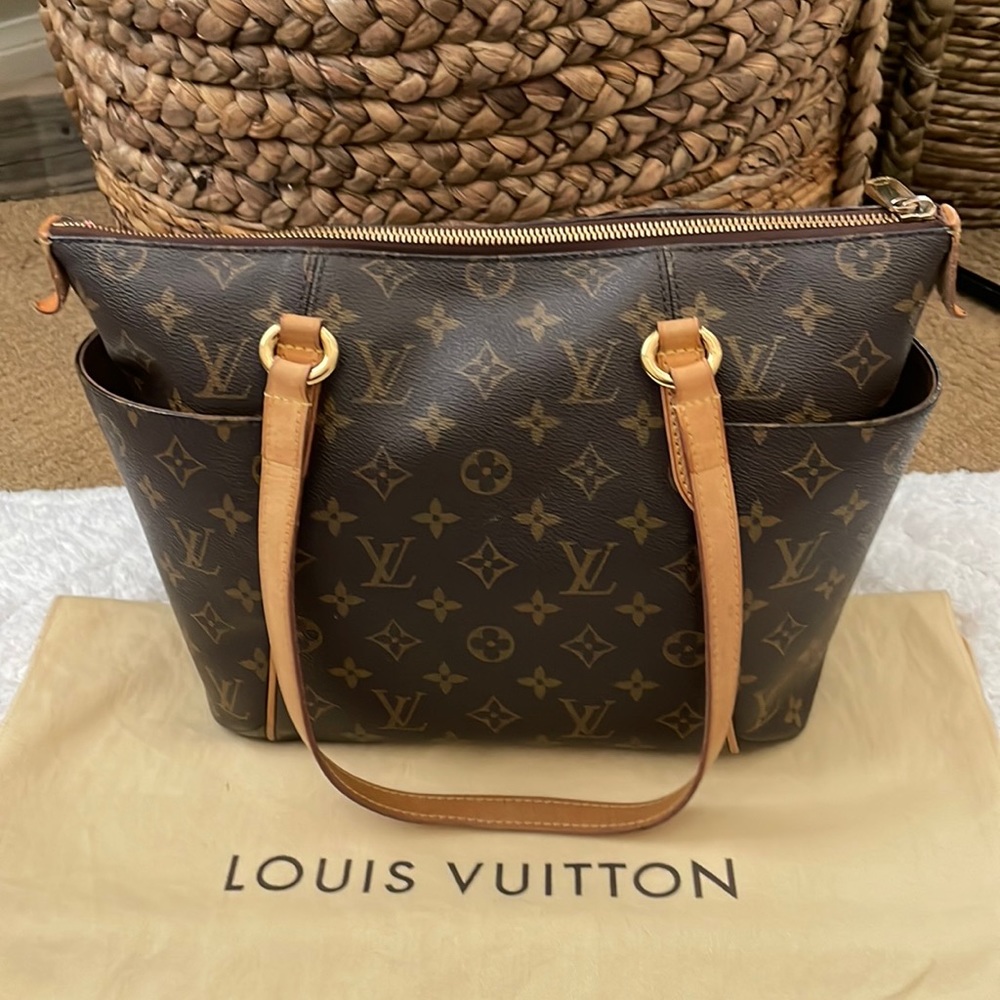 AUTH Louis Vuitton Totally PM Handbag